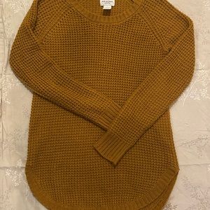 Adorable yellow/gold sweater!